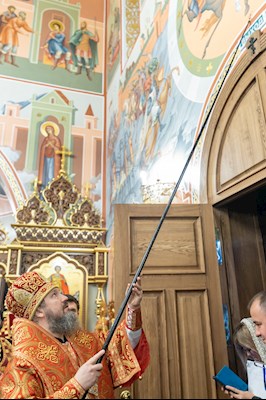 Архиереи Саратовской митрополии совершили Великое освящение храма великомученика Георгия Победоносца г. Покровска (Энгельса) и Божественную литургию в новоосвященном храме