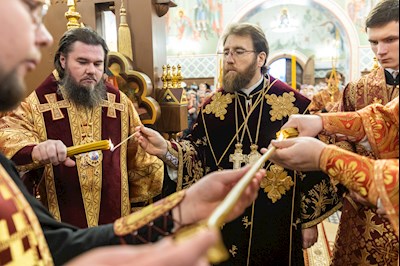 Архиереи Саратовской митрополии совершили Великое освящение храма великомученика Георгия Победоносца г. Покровска (Энгельса) и Божественную литургию в новоосвященном храме