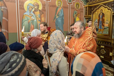 Архиереи Саратовской митрополии совершили Великое освящение храма великомученика Георгия Победоносца г. Покровска (Энгельса) и Божественную литургию в новоосвященном храме