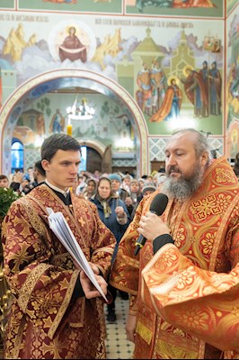 Архиереи Саратовской митрополии совершили Великое освящение храма великомученика Георгия Победоносца г. Покровска (Энгельса) и Божественную литургию в новоосвященном храме