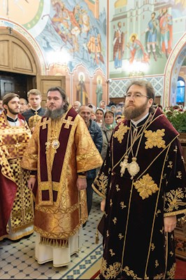 Архиереи Саратовской митрополии совершили Великое освящение храма великомученика Георгия Победоносца г. Покровска (Энгельса) и Божественную литургию в новоосвященном храме