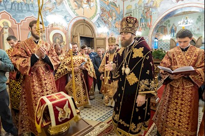 Архиереи Саратовской митрополии совершили Великое освящение храма великомученика Георгия Победоносца г. Покровска (Энгельса) и Божественную литургию в новоосвященном храме