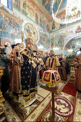 Архиереи Саратовской митрополии совершили Великое освящение храма великомученика Георгия Победоносца г. Покровска (Энгельса) и Божественную литургию в новоосвященном храме