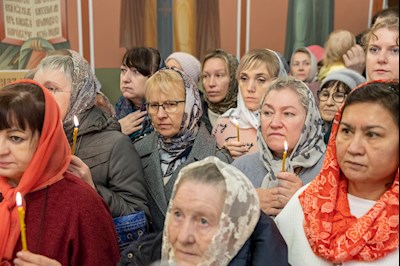 Архиереи Саратовской митрополии совершили Великое освящение храма великомученика Георгия Победоносца г. Покровска (Энгельса) и Божественную литургию в новоосвященном храме