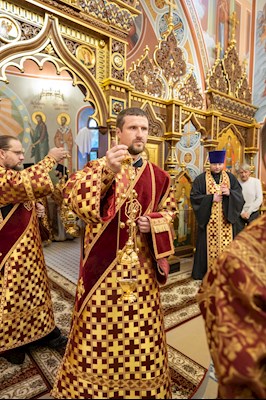 Архиереи Саратовской митрополии совершили Великое освящение храма великомученика Георгия Победоносца г. Покровска (Энгельса) и Божественную литургию в новоосвященном храме