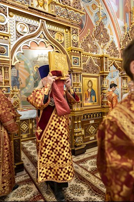 Архиереи Саратовской митрополии совершили Великое освящение храма великомученика Георгия Победоносца г. Покровска (Энгельса) и Божественную литургию в новоосвященном храме