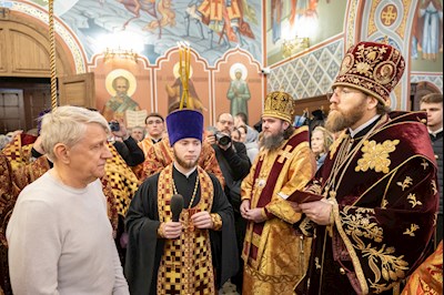 Архиереи Саратовской митрополии совершили Великое освящение храма великомученика Георгия Победоносца г. Покровска (Энгельса) и Божественную литургию в новоосвященном храме