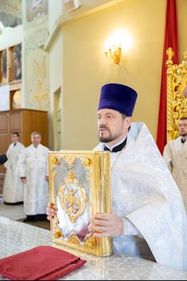 Божественная литургия в Покровском соборе г. Саратова