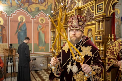 Архиереи Саратовской митрополии совершили Великое освящение храма великомученика Георгия Победоносца г. Покровска (Энгельса) и Божественную литургию в новоосвященном храме