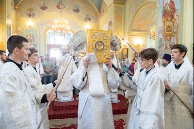 Божественная литургия в Покровском соборе г. Саратова