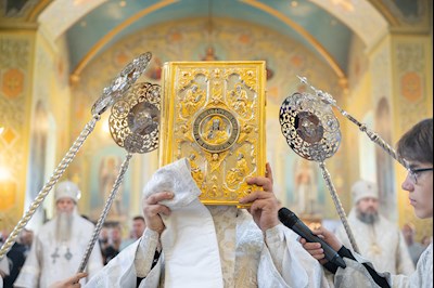 Божественная литургия в Покровском соборе г. Саратова