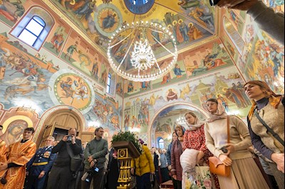 Архиереи Саратовской митрополии совершили Великое освящение храма великомученика Георгия Победоносца г. Покровска (Энгельса) и Божественную литургию в новоосвященном храме