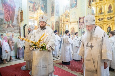 Божественная литургия в Покровском соборе г. Саратова