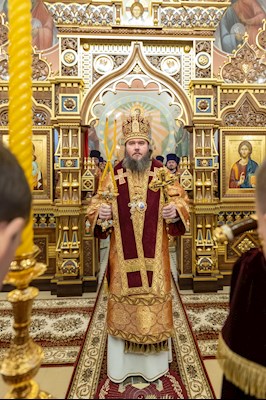 Архиереи Саратовской митрополии совершили Великое освящение храма великомученика Георгия Победоносца г. Покровска (Энгельса) и Божественную литургию в новоосвященном храме