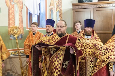 Архиереи Саратовской митрополии совершили Великое освящение храма великомученика Георгия Победоносца г. Покровска (Энгельса) и Божественную литургию в новоосвященном храме
