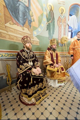 Архиереи Саратовской митрополии совершили Великое освящение храма великомученика Георгия Победоносца г. Покровска (Энгельса) и Божественную литургию в новоосвященном храме