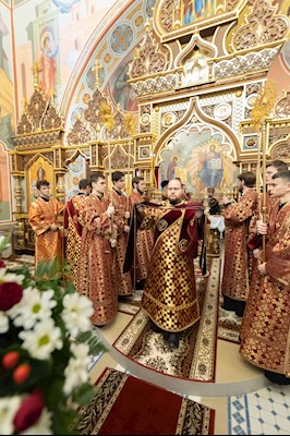 Архиереи Саратовской митрополии совершили Великое освящение храма великомученика Георгия Победоносца г. Покровска (Энгельса) и Божественную литургию в новоосвященном храме