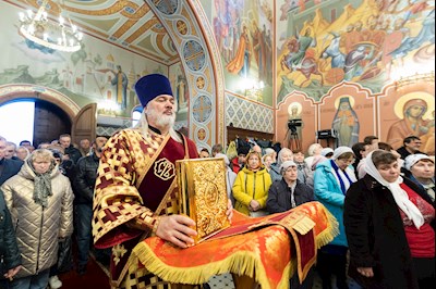 Архиереи Саратовской митрополии совершили Великое освящение храма великомученика Георгия Победоносца г. Покровска (Энгельса) и Божественную литургию в новоосвященном храме