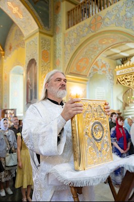Божественная литургия в Покровском соборе г. Саратова