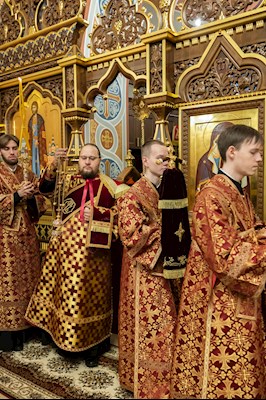 Архиереи Саратовской митрополии совершили Великое освящение храма великомученика Георгия Победоносца г. Покровска (Энгельса) и Божественную литургию в новоосвященном храме