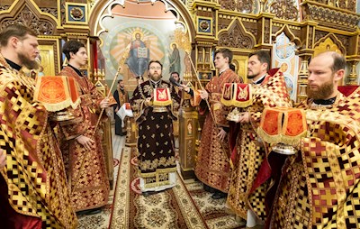 Архиереи Саратовской митрополии совершили Великое освящение храма великомученика Георгия Победоносца г. Покровска (Энгельса) и Божественную литургию в новоосвященном храме