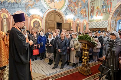 Архиереи Саратовской митрополии совершили Великое освящение храма великомученика Георгия Победоносца г. Покровска (Энгельса) и Божественную литургию в новоосвященном храме