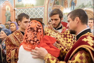 Архиереи Саратовской митрополии совершили Великое освящение храма великомученика Георгия Победоносца г. Покровска (Энгельса) и Божественную литургию в новоосвященном храме