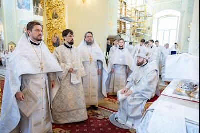 Божественная литургия в Покровском соборе г. Саратова