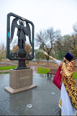 Архиереи Саратовской митрополии совершили Великое освящение храма великомученика Георгия Победоносца г. Покровска (Энгельса) и Божественную литургию в новоосвященном храме