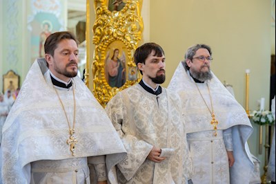 Божественная литургия в Покровском соборе г. Саратова