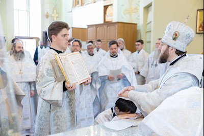 Божественная литургия в Покровском соборе г. Саратова
