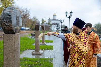 Архиереи Саратовской митрополии совершили Великое освящение храма великомученика Георгия Победоносца г. Покровска (Энгельса) и Божественную литургию в новоосвященном храме