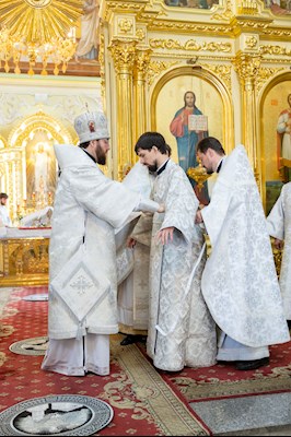 Божественная литургия в Покровском соборе г. Саратова