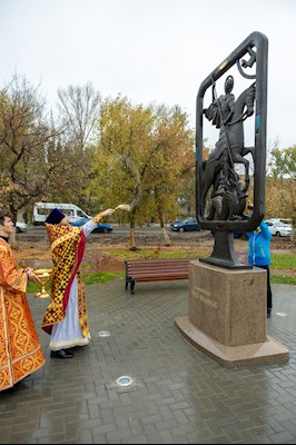 Архиереи Саратовской митрополии совершили Великое освящение храма великомученика Георгия Победоносца г. Покровска (Энгельса) и Божественную литургию в новоосвященном храме