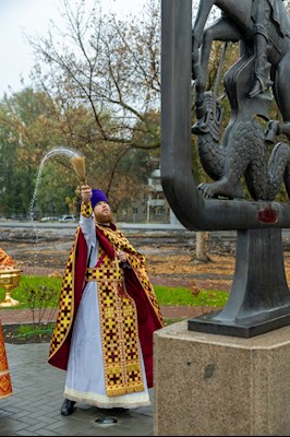 Архиереи Саратовской митрополии совершили Великое освящение храма великомученика Георгия Победоносца г. Покровска (Энгельса) и Божественную литургию в новоосвященном храме
