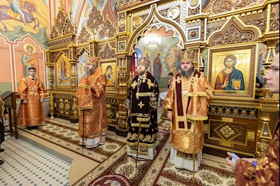Архиереи Саратовской митрополии совершили Великое освящение храма великомученика Георгия Победоносца г. Покровска (Энгельса) и Божественную литургию в новоосвященном храме