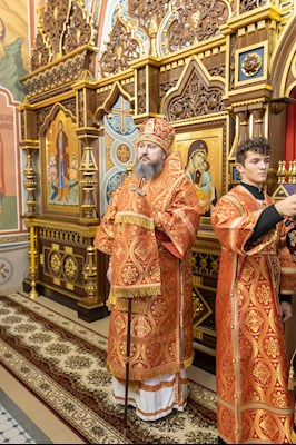 Архиереи Саратовской митрополии совершили Великое освящение храма великомученика Георгия Победоносца г. Покровска (Энгельса) и Божественную литургию в новоосвященном храме