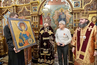 Архиереи Саратовской митрополии совершили Великое освящение храма великомученика Георгия Победоносца г. Покровска (Энгельса) и Божественную литургию в новоосвященном храме