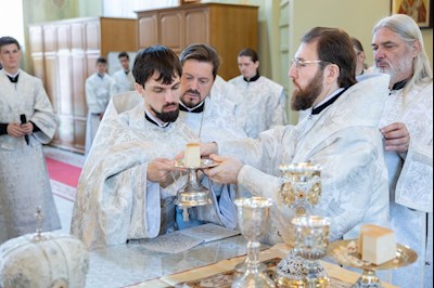Божественная литургия в Покровском соборе г. Саратова