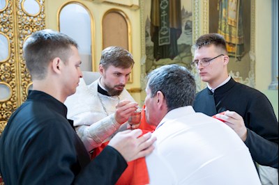 Божественная литургия в Покровском соборе г. Саратова