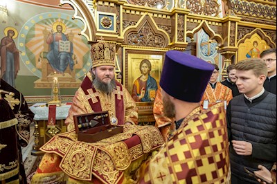 Архиереи Саратовской митрополии совершили Великое освящение храма великомученика Георгия Победоносца г. Покровска (Энгельса) и Божественную литургию в новоосвященном храме