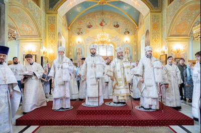 Божественная литургия в Покровском соборе г. Саратова