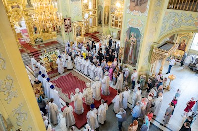 Божественная литургия в Покровском соборе г. Саратова