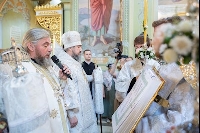 Божественная литургия в Покровском соборе г. Саратова