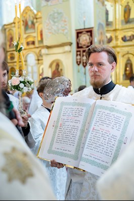 Божественная литургия в Покровском соборе г. Саратова