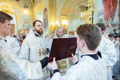 Божественная литургия в Покровском соборе г. Саратова