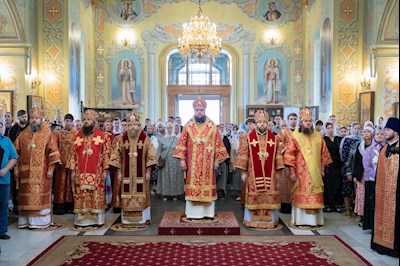В день празднования Собора Саратовских святых совершено соборное архиерейское богослужение в Покровском соборе г. Саратова