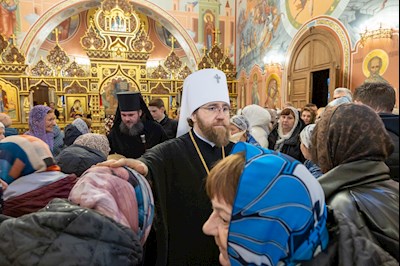 Архиереи Саратовской митрополии совершили Великое освящение храма великомученика Георгия Победоносца г. Покровска (Энгельса) и Божественную литургию в новоосвященном храме