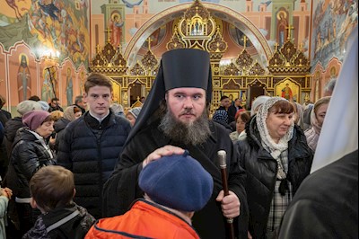 Архиереи Саратовской митрополии совершили Великое освящение храма великомученика Георгия Победоносца г. Покровска (Энгельса) и Божественную литургию в новоосвященном храме