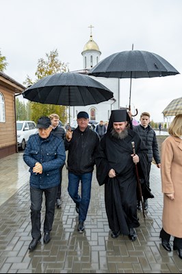 Архиереи Саратовской митрополии совершили Великое освящение храма великомученика Георгия Победоносца г. Покровска (Энгельса) и Божественную литургию в новоосвященном храме